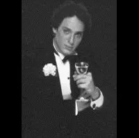 배우인 폴 자바라의 대표 이미지