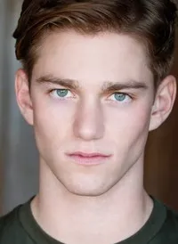 영화배우인 니코 그리섬의 대표 이미지