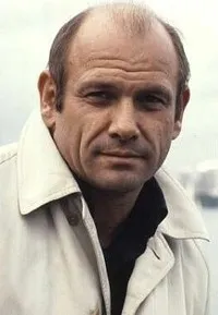 배우인 클라우스 로위쉬의 대표 이미지