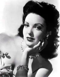 배우인 린다 다넬의 대표 이미지