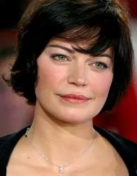 배우인 마리앤 드니코트의 대표 이미지