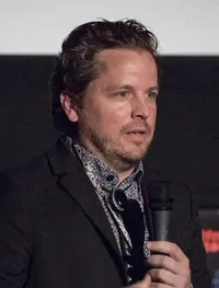 영화감독인 미키 리스의 대표 이미지