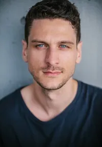 영화배우인 스틴 라스코풀로스의 대표 이미지