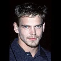 영화배우인 스콧 베어스토우의 대표 이미지