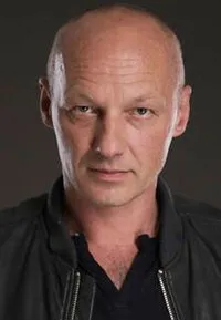 영화배우인 니콜라이 코작의 대표 이미지