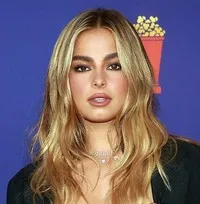 영화배우인 애디슨 레이의 대표 이미지