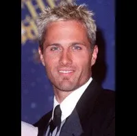 감독, 배우인 롭 이스츠의 대표 이미지