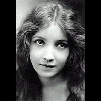 배우인 베시 러브의 대표 이미지