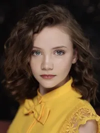 영화배우인 테사 코즈마의 대표 이미지