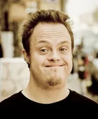 영화배우인 조시 페리의 대표 이미지