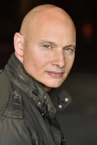 영화배우인 배리 피아센테의 대표 이미지