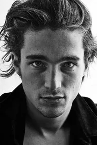 영화배우인 조제프 올리벤의 대표 이미지