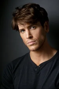 영화배우인 크리스 베이커의 대표 이미지