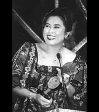 배우인 엘리자베스 오로페사의 대표 이미지