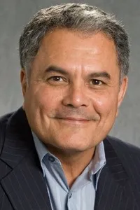 배우인 에프레인 피구에로아의 대표 이미지