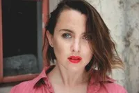 영화배우인 한나 더글러스의 대표 이미지