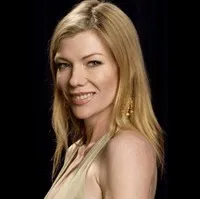 배우인 스테파니 니즈닉의 대표 이미지