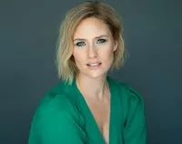 영화배우인 켈리 호프 테일러의 대표 이미지