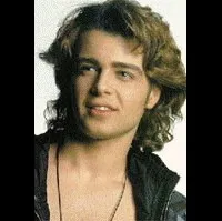 영화배우인 조이 로렌스의 대표 이미지