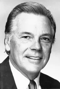 배우인 개리 록우드의 대표 이미지