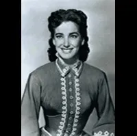 배우인 줄리 애덤스의 대표 이미지