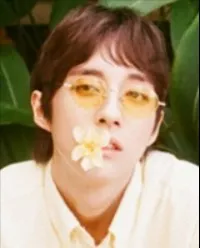 가수인 홀랜드의 대표 이미지