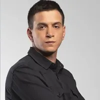 영화배우인 셀라하틴 파살리의 대표 이미지