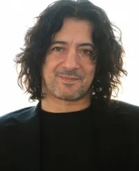 영화배우인 주앙 코스타 메네즈스의 대표 이미지