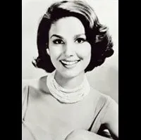 배우인 파울라 프렌티스의 대표 이미지