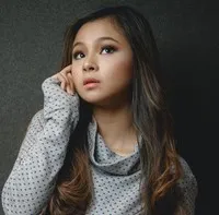 영화배우인 안젤리 캉의 대표 이미지