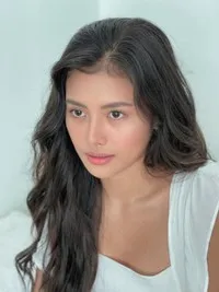 영화배우인 크리스틴 베르마스의 대표 이미지