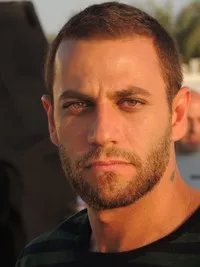 영화배우인 니콜라스 무아와드의 대표 이미지