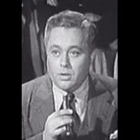 배우인 J. 에드워드 브롬버그의 대표 이미지