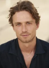 영화배우인 조던 렌조의 대표 이미지