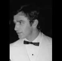 배우인 베킴 페미우의 대표 이미지