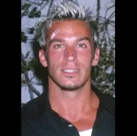 배우인 댄 코르테즈의 대표 이미지