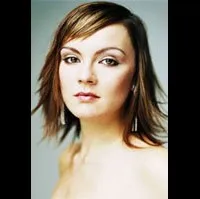 영화배우인 레이철 스터링의 대표 이미지