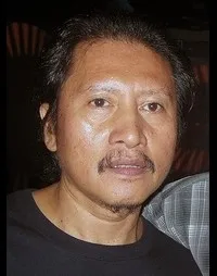 영화배우인 로니 라자로의 대표 이미지