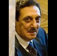 배우인 플라비오 부치의 대표 이미지