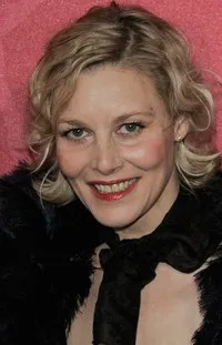 배우인 플로렌스 토마신의 대표 이미지