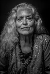 배우인 크리샤 페어차일드의 대표 이미지