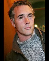 영화배우인 그렉 와이즈의 대표 이미지