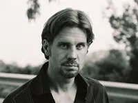 배우인 토마스 하인즈의 대표 이미지