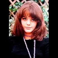 배우인 티나 오몬트의 대표 이미지