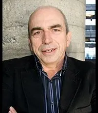 영화배우인 줄리앙 포울린의 대표 이미지