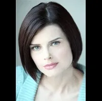 배우인 캐리 겐젤의 대표 이미지