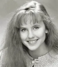 배우인 크리스타 덴턴의 대표 이미지