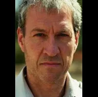 배우인 데이빗 로버츠의 대표 이미지