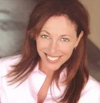 배우인 리사 런던의 대표 이미지