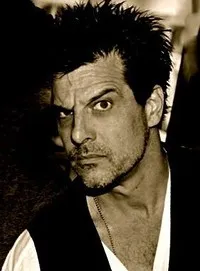 각본, 배우인 미치 루즈의 대표 이미지